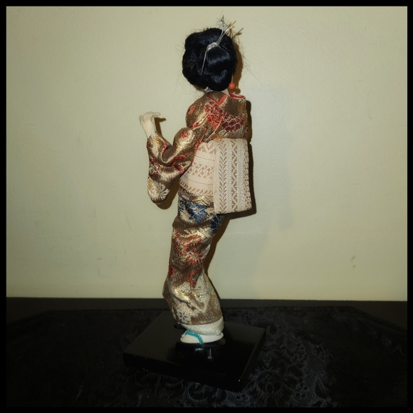 Beautiful Vintage Nishi Doll - Picture 3 of 13